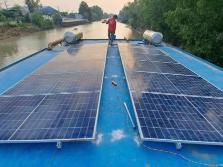 Hệ thống điện mặt trời lưu trữ cho sà lan không có điện